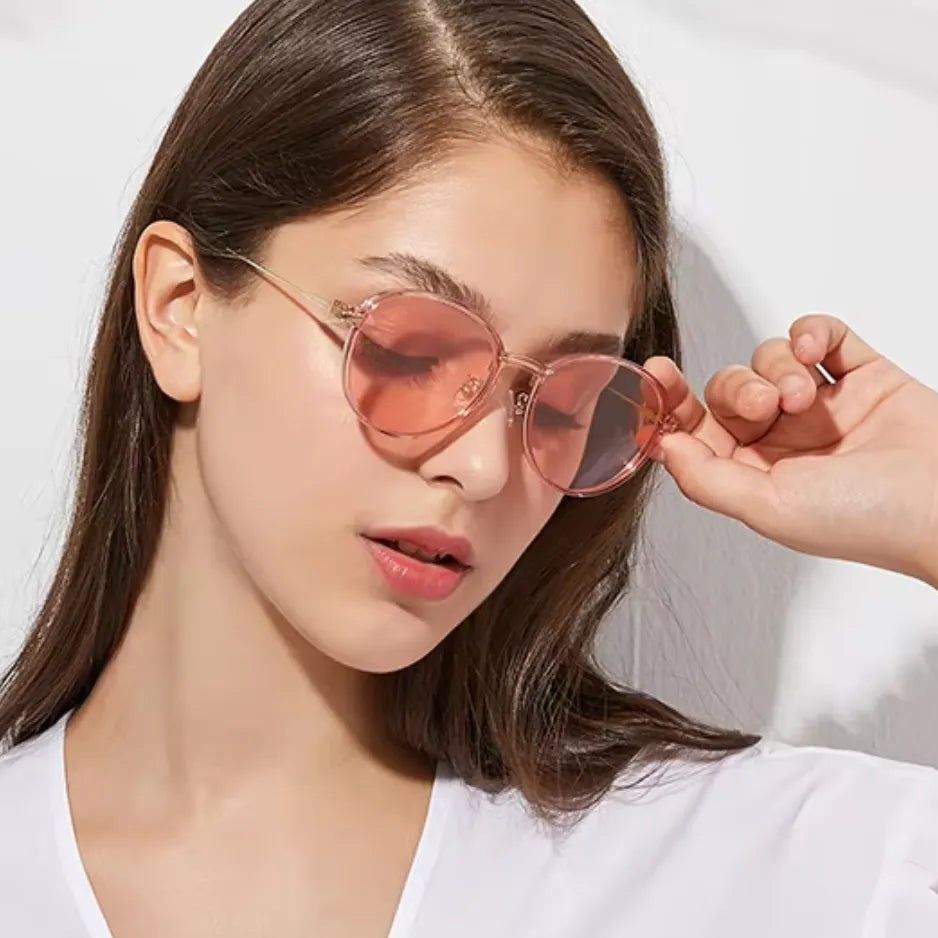clip-on eyewear, magnetic sunglasses, minimal clip-on glasses, premium optical frames, prescription glasses, modern eyewear, designer eyewear, contemporary eyewear, lightweight eyewear, luxury minimal eyewear