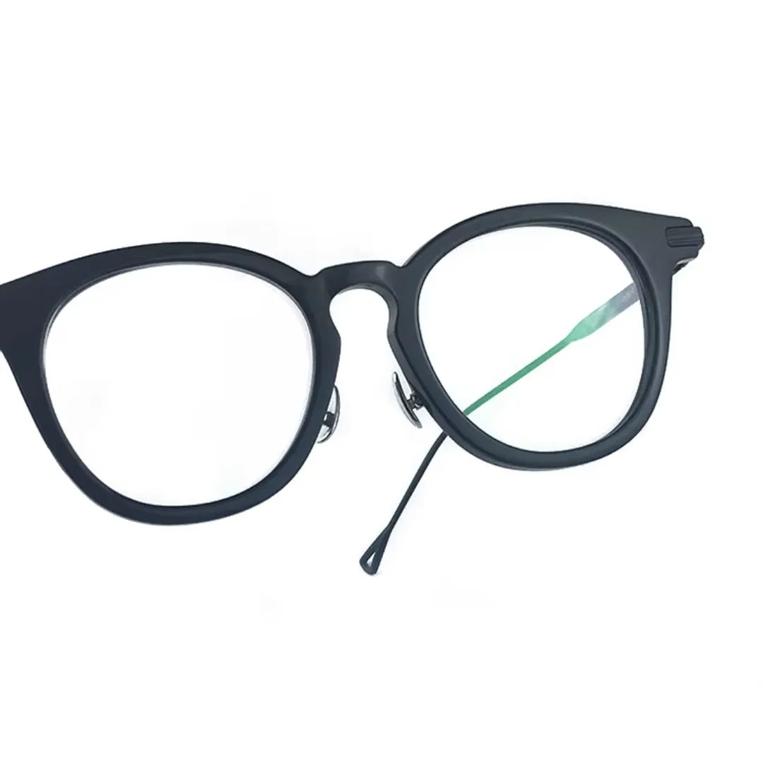 clip-on eyewear, magnetic sunglasses, minimal clip-on glasses, premium optical frames, prescription glasses, modern eyewear, designer eyewear, contemporary eyewear, lightweight eyewear, luxury minimal eyewear